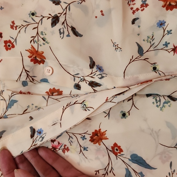 List soft pink floral blouse. Peterson collar. Size small - Picture 4 of 7